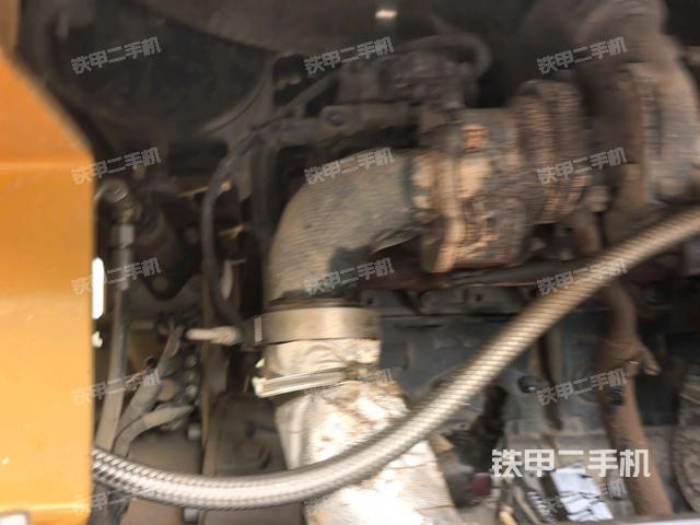 柴油泵全景（壓路機(jī)發(fā)動(dòng)機(jī)艙）