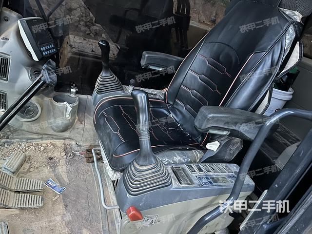 驾驶室整体(整机外观) 驾驶室整体(整机外观)