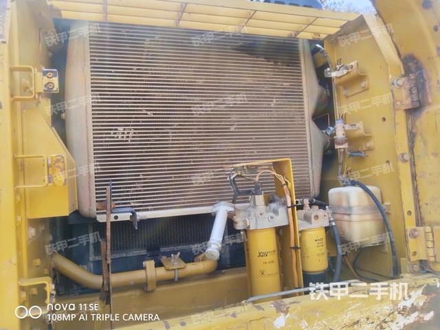 散熱器正面(大件艙室) 散熱器正面(大件艙室)