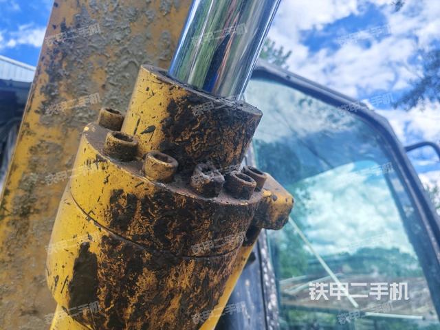 大臂背部俯視(工作和回轉(zhuǎn)裝置) 大臂背部俯視(工作和回轉(zhuǎn)裝置)