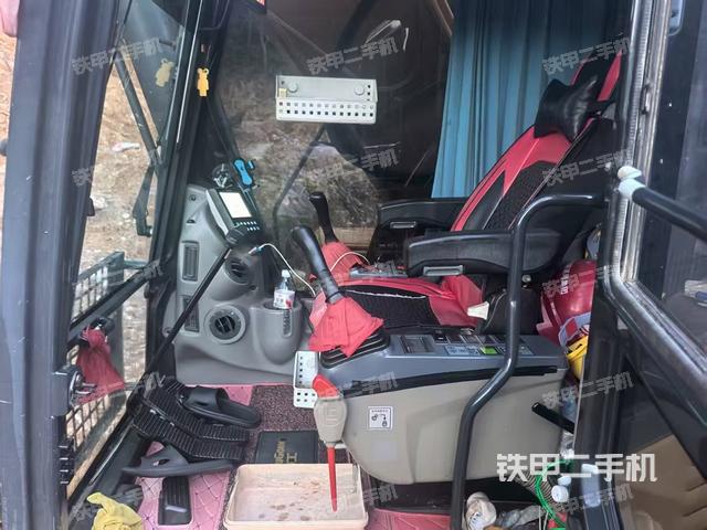 駕駛室整體（整機外觀）