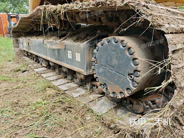 单侧履带整体(整机外观) 单侧履带整体(整机外观)