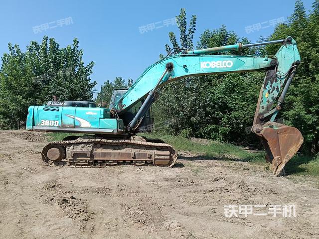 驾驶室顶部(整机外观) 驾驶室顶部(整机外观)