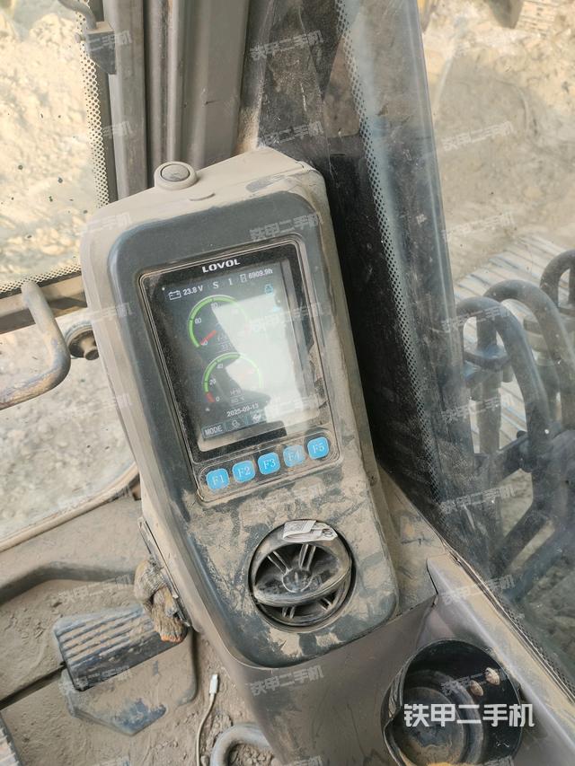 显示屏 (驾驶室部分) 显示屏 (驾驶室部分)