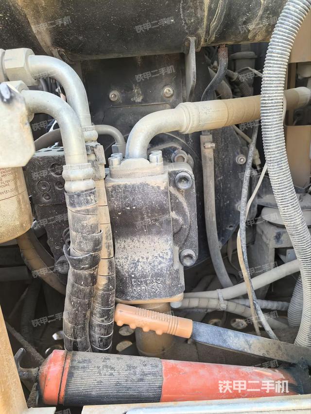 液压泵舱室正面整体(整机外观) 液压泵舱室正面整体(整机外观)