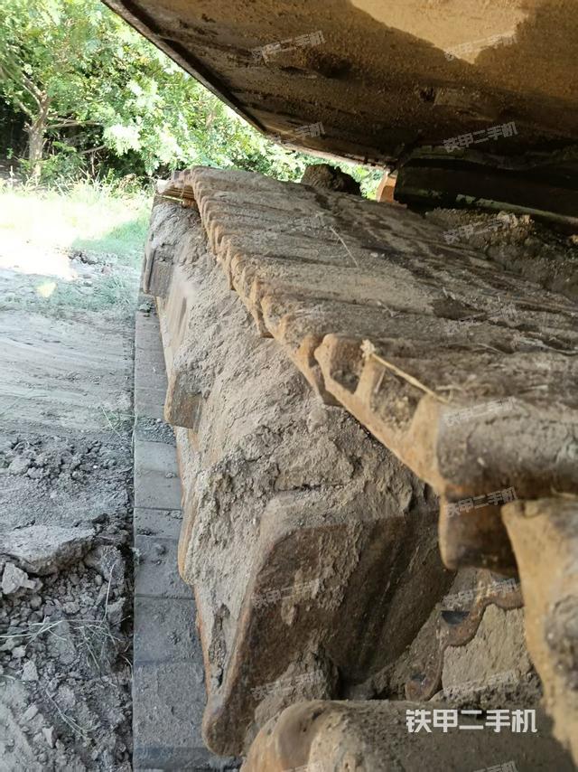 单侧履带整体(整机外观) 单侧履带整体(整机外观)