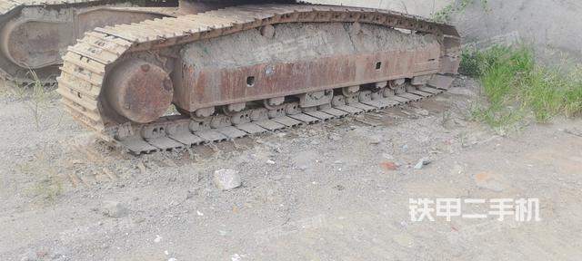 单侧履带整体(整机外观) 单侧履带整体(整机外观)