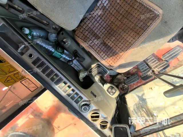 右側(cè)玻璃角標(biāo)(駕駛室部分) 右側(cè)玻璃角標(biāo)(駕駛室部分)