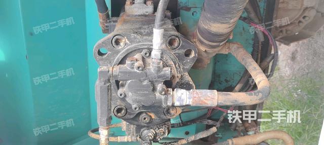 液压泵舱室正面整体(整机外观) 液压泵舱室正面整体(整机外观)