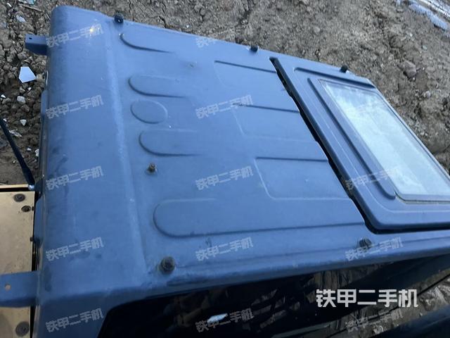 驾驶室顶部(整机外观) 驾驶室顶部(整机外观)