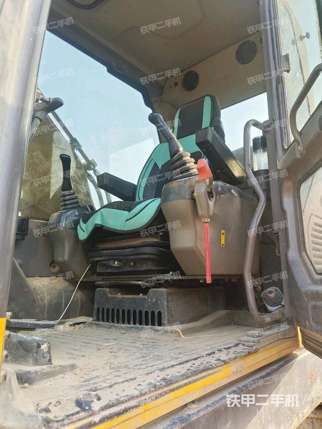 驾驶室正侧(驾驶室部分) 驾驶室正侧(驾驶室部分)