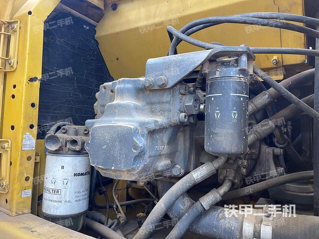 液壓泵艙室正面整體(整機(jī)外觀) 液壓泵艙室正面整體(整機(jī)外觀)