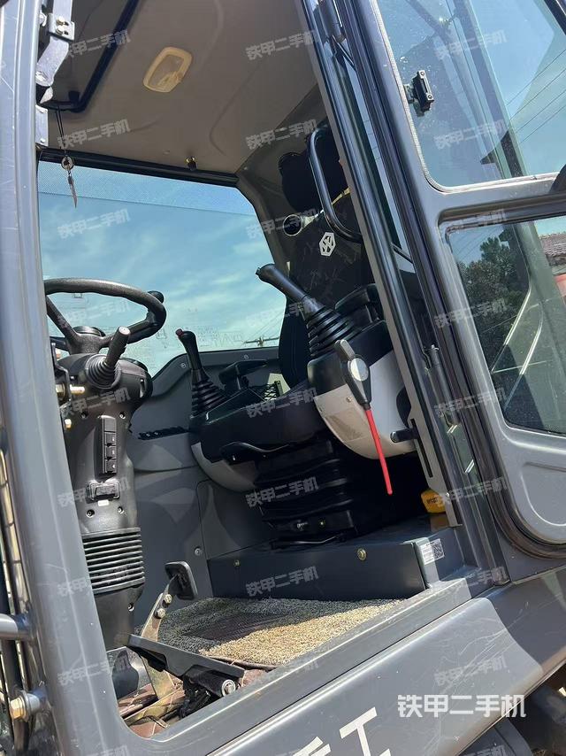 駕駛室整體（整機(jī)外觀）