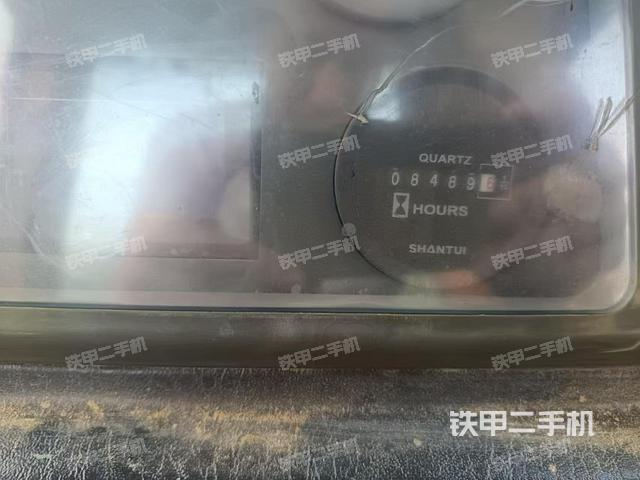 駕駛室操作臺(tái)（設(shè)備外觀及核心部件）