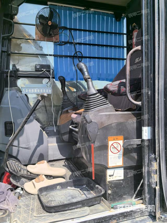 驾驶室整体(整机外观) 驾驶室整体(整机外观)