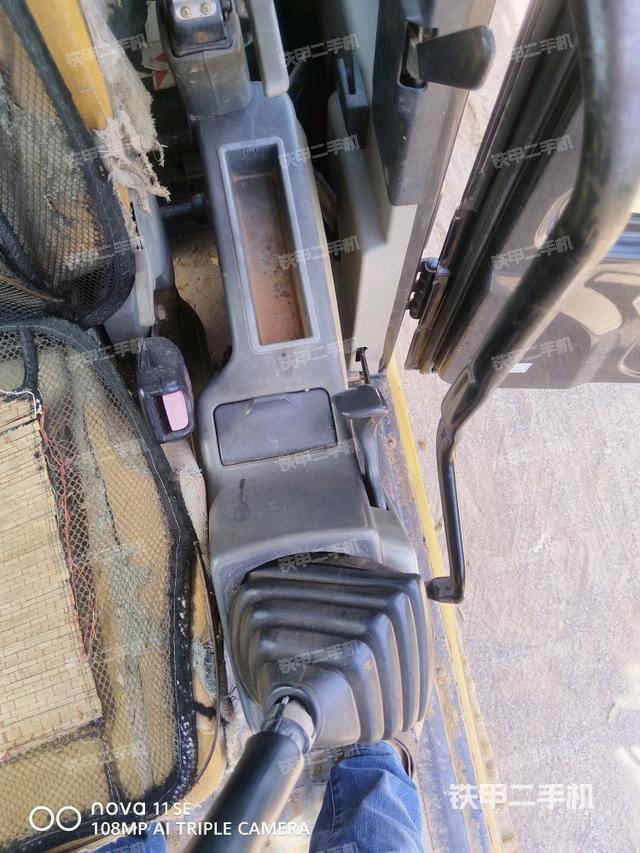 座椅左側(cè)控制臺(tái)/音響/含左手柄(駕駛室部分) 座椅左側(cè)控制臺(tái)/音響/含左手柄(駕駛室部分)