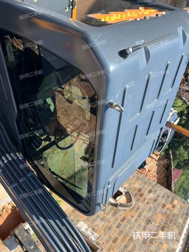 駕駛室頂部（整機(jī)外觀）