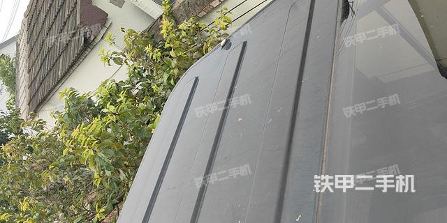 駕駛室頂部（整機外觀）