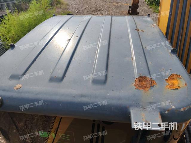 駕駛室頂部(整機(jī)外觀) 駕駛室頂部(整機(jī)外觀)