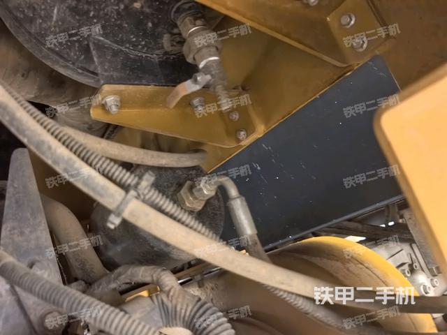 發(fā)動(dòng)機(jī)右側(cè)全景（壓路機(jī)發(fā)動(dòng)機(jī)艙）