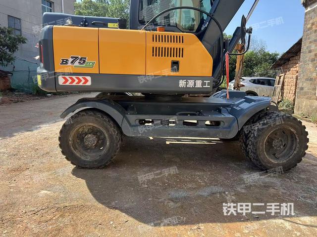 單側(cè)履帶整體（整機(jī)外觀）