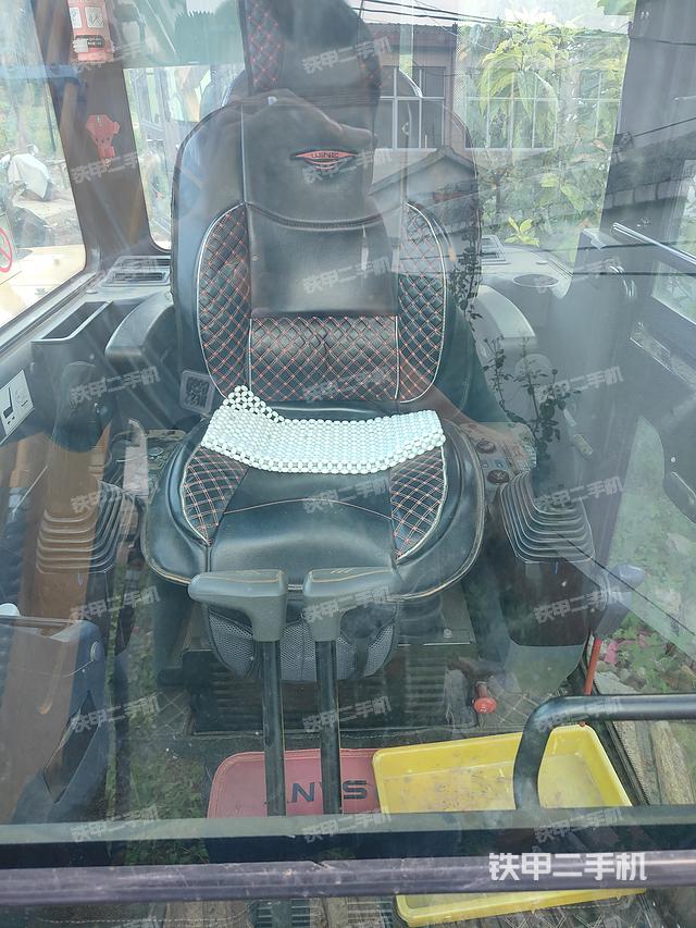 駕駛室整體（整機外觀）