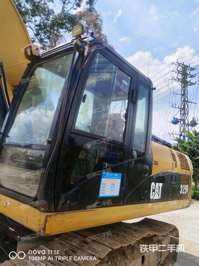 駕駛室左前45度(駕駛室部分) 駕駛室左前45度(駕駛室部分)