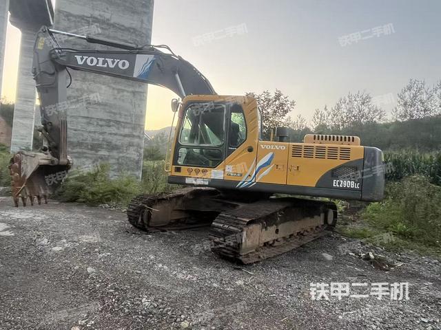 沃尔沃EC240B挖掘机