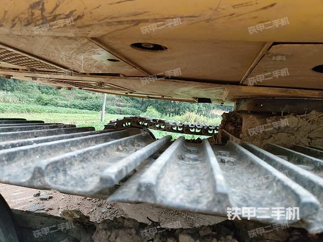 驾驶室顶部(整机外观) 驾驶室顶部(整机外观)