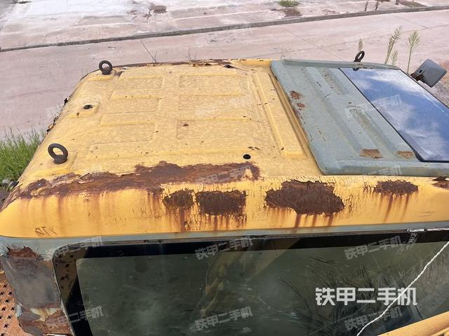 驾驶室顶部（整机外观）