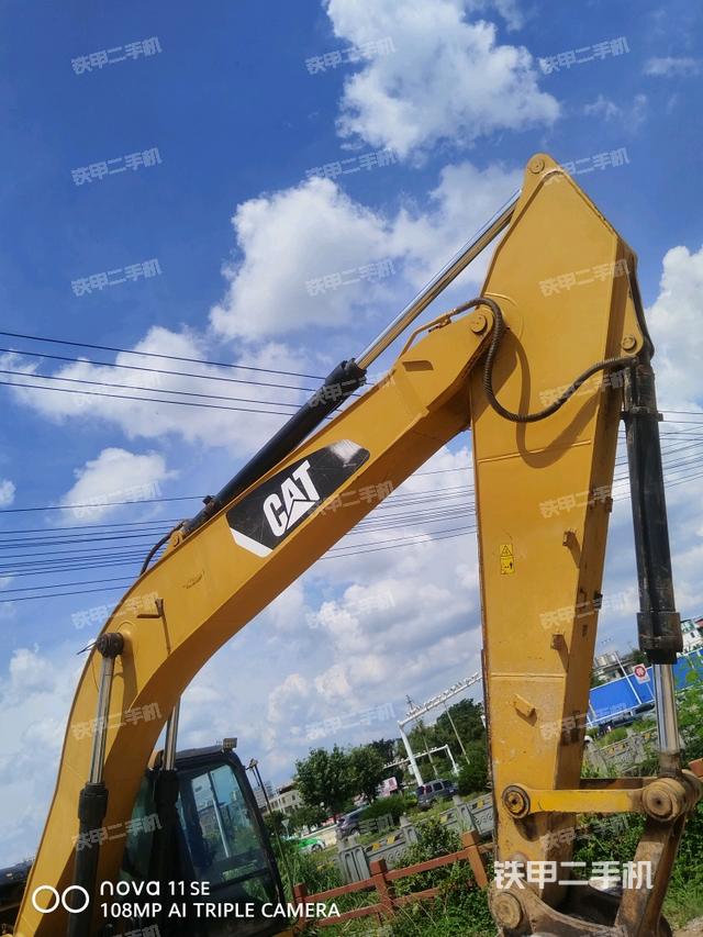 小臂整體左后(工作和回轉(zhuǎn)裝置) 小臂整體左后(工作和回轉(zhuǎn)裝置)