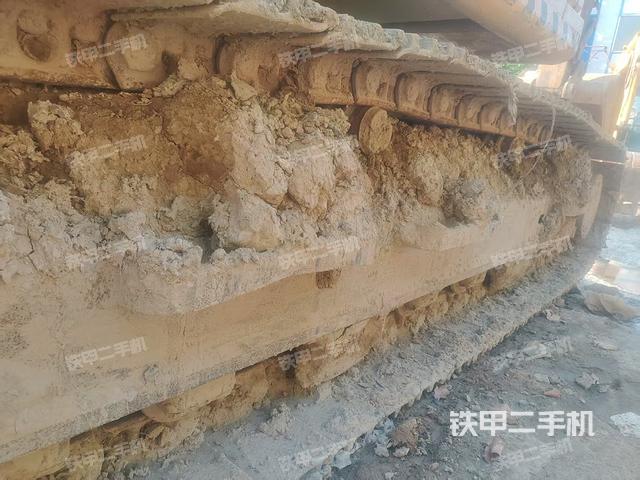 单侧履带整体(整机外观) 单侧履带整体(整机外观)