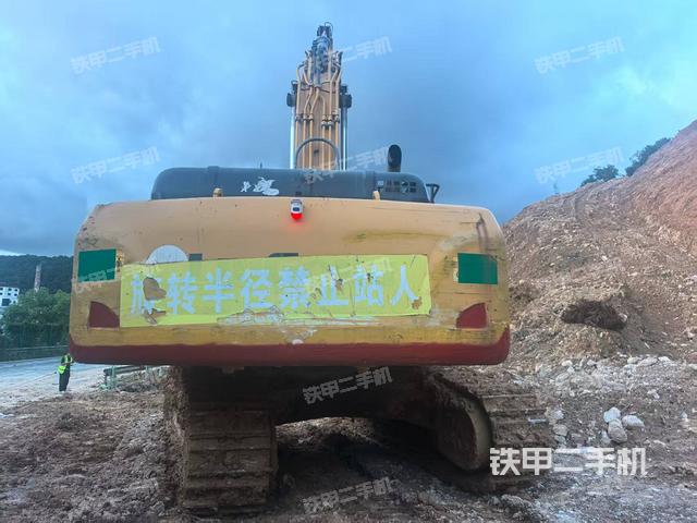 駕駛室頂部（整機外觀）