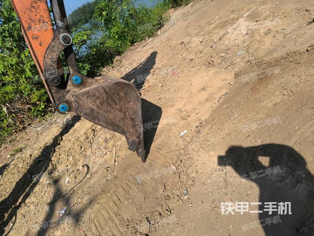 轉(zhuǎn)盤和下車架正前(工作和回轉(zhuǎn)裝置) 轉(zhuǎn)盤和下車架正前(工作和回轉(zhuǎn)裝置)