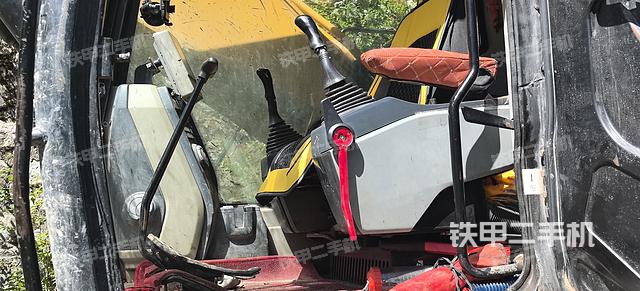 駕駛室整體(整機(jī)外觀) 駕駛室整體(整機(jī)外觀)