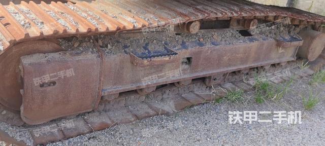 单侧履带整体(整机外观) 单侧履带整体(整机外观)