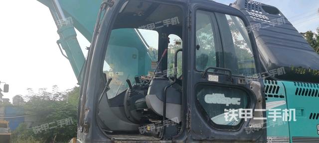 驾驶室整体(整机外观) 驾驶室整体(整机外观)