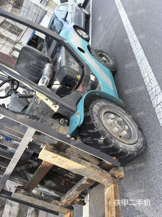 整機(jī)左側(cè)(設(shè)備外觀及核心部件) 整機(jī)左側(cè)(設(shè)備外觀及核心部件)