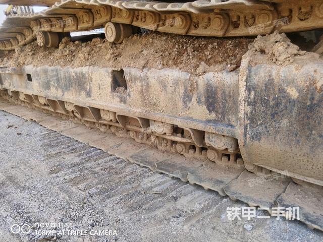 右側(cè)履帶整體(行走機(jī)構(gòu)) 右側(cè)履帶整體(行走機(jī)構(gòu))