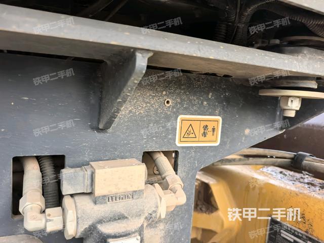 正后側(cè)（壓路機(jī)前后車架）