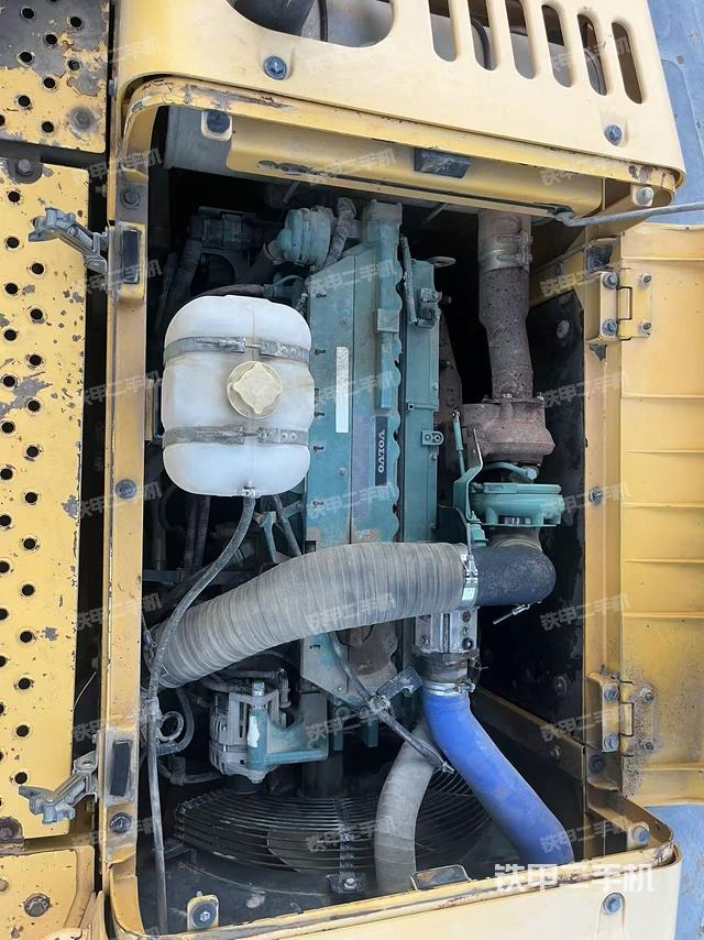 發(fā)動機整體俯視(整機外觀) 發(fā)動機整體俯視(整機外觀)