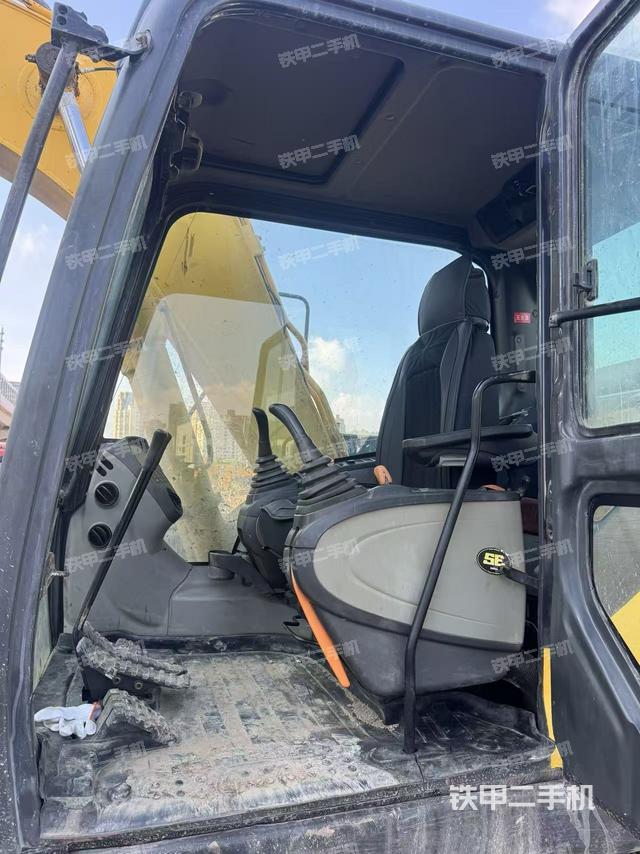 駕駛室整體(整機外觀) 駕駛室整體(整機外觀)