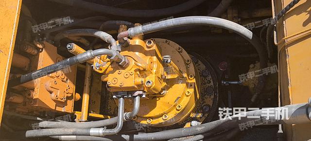 回轉(zhuǎn)馬達(dá)和主控閥(整機(jī)外觀) 回轉(zhuǎn)馬達(dá)和主控閥(整機(jī)外觀)