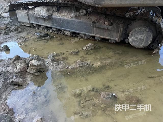 单侧履带整体(整机外观) 单侧履带整体(整机外观)