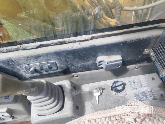 座椅左側(cè)控制臺(tái)/音響/含左手柄(駕駛室部分) 座椅左側(cè)控制臺(tái)/音響/含左手柄(駕駛室部分)