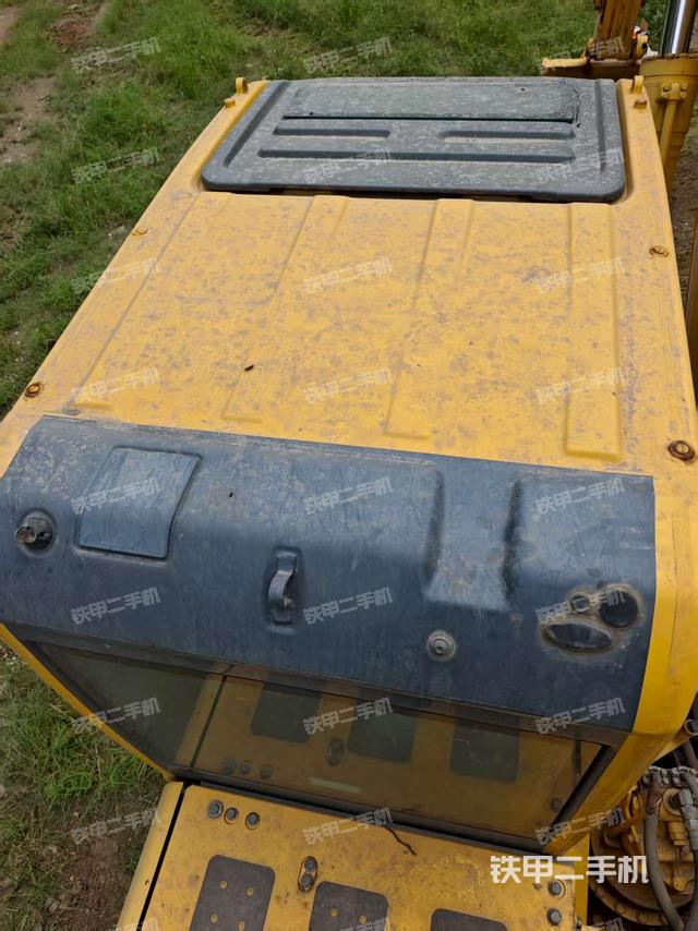 驾驶室顶部(整机外观) 驾驶室顶部(整机外观)