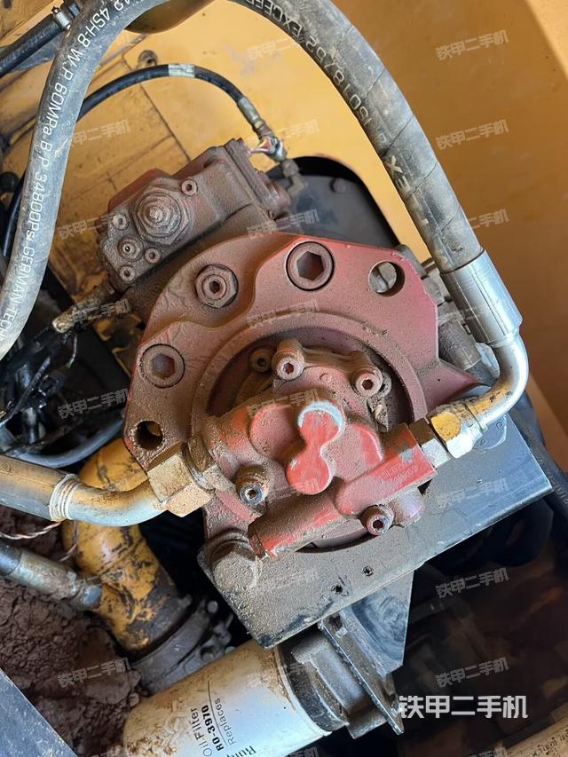 液壓泵艙室正面整體(整機(jī)外觀) 液壓泵艙室正面整體(整機(jī)外觀)