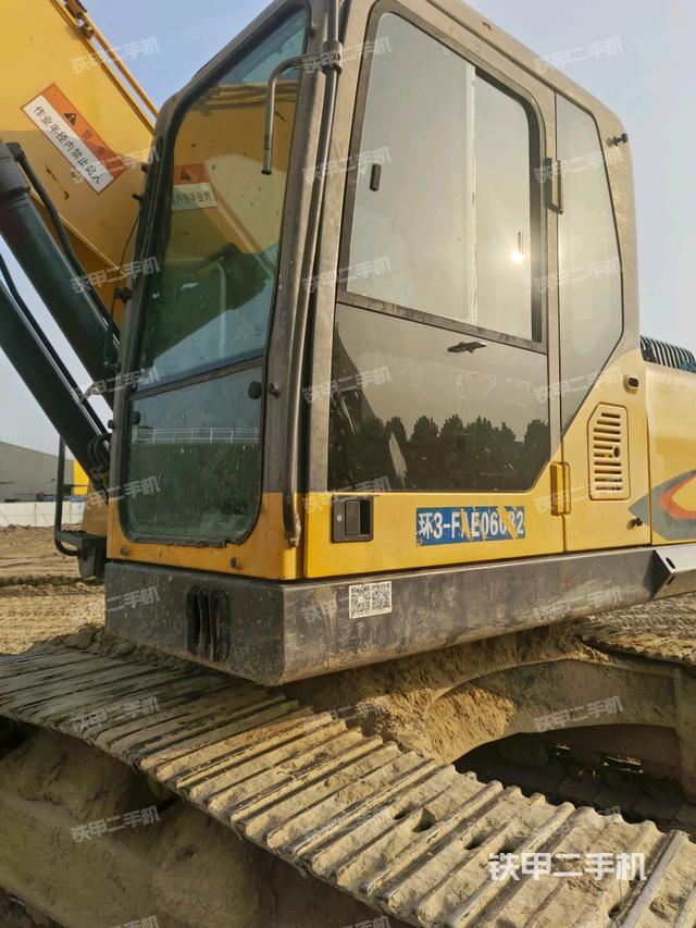 驾驶室左前45度(驾驶室部分) 驾驶室左前45度(驾驶室部分)