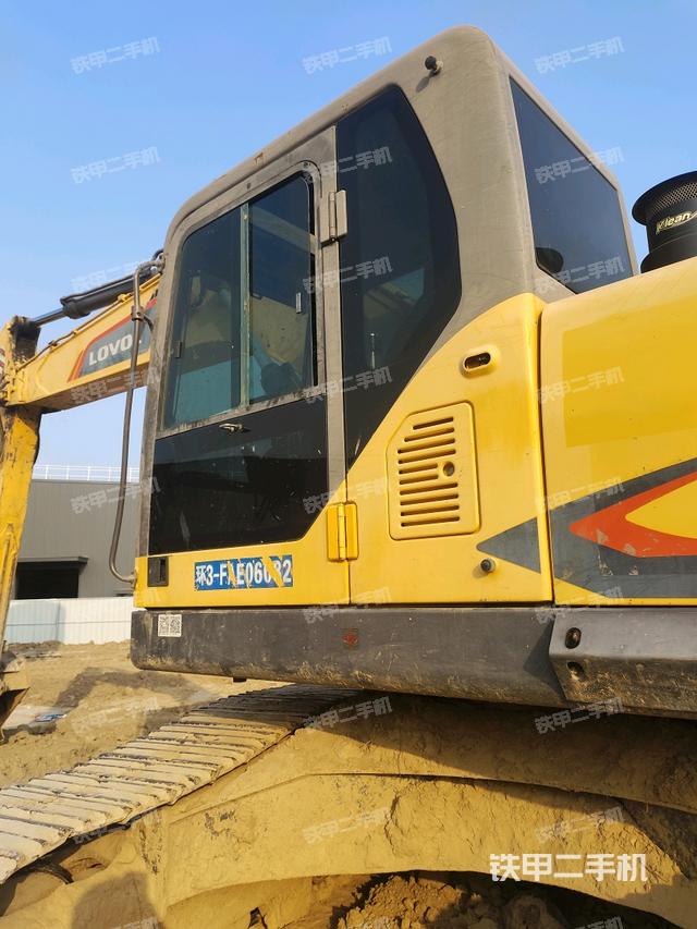 驾驶室左后45度(驾驶室部分) 驾驶室左后45度(驾驶室部分)