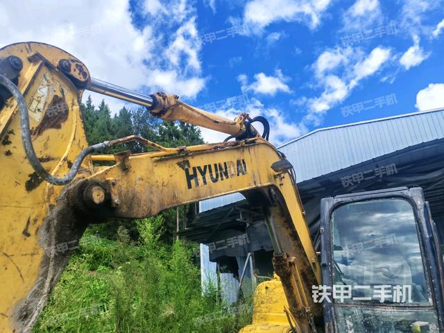 鏟斗右后整體(工作和回轉(zhuǎn)裝置) 鏟斗右后整體(工作和回轉(zhuǎn)裝置)